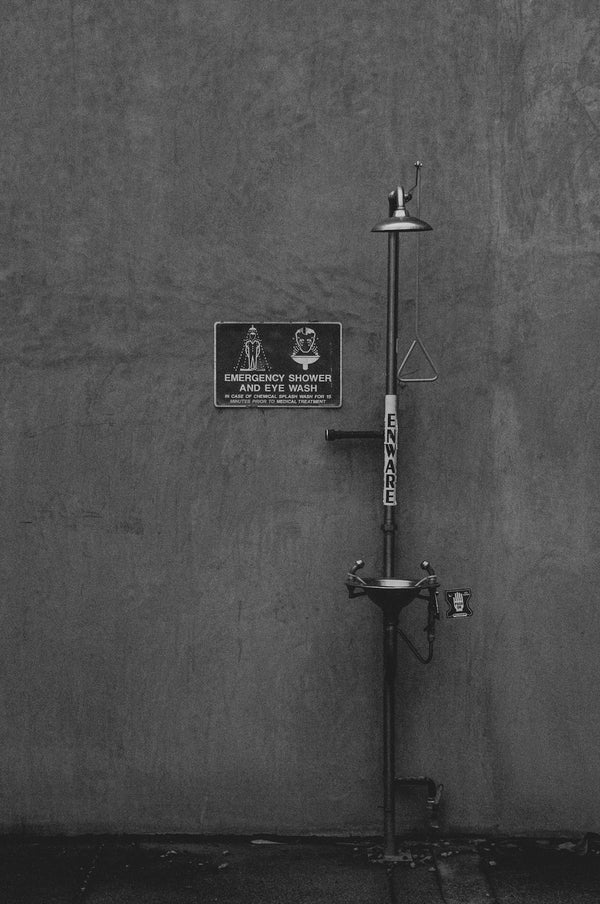 Emergency eye wash station